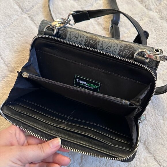 Think Geek | Dungeons & Dragons "Bag of Holding" Clutch Crossbody Bag Purse - Picture 10 of 14